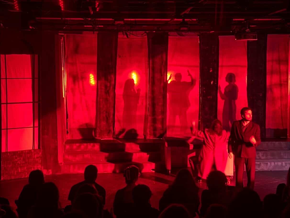 Finale tableau in red